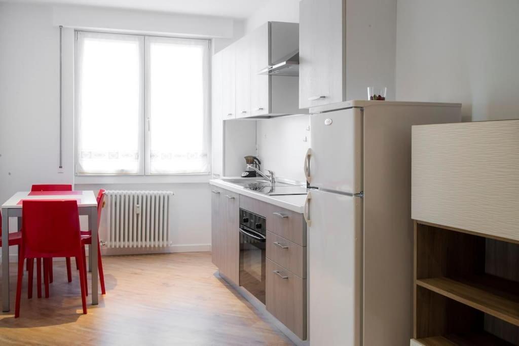 B&B Gocciadoro 26 Nuovo, Climatizzato, Zona Ospedale, Posto Auto Тренто Екстериор снимка